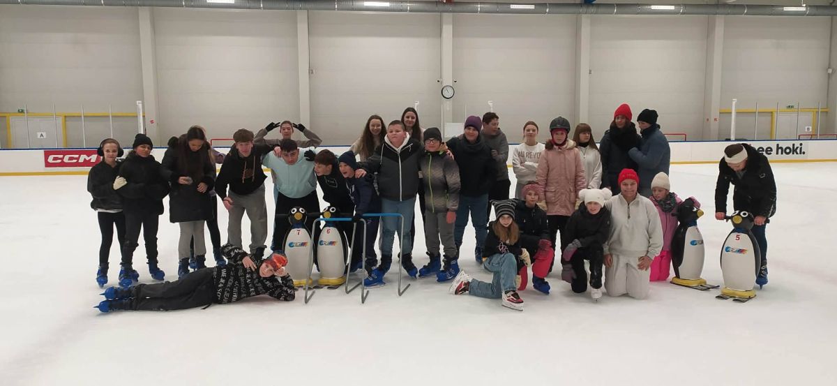 A téli szünet előtti utolsó tanítási nap délelőttjén korcsolyáztunk!