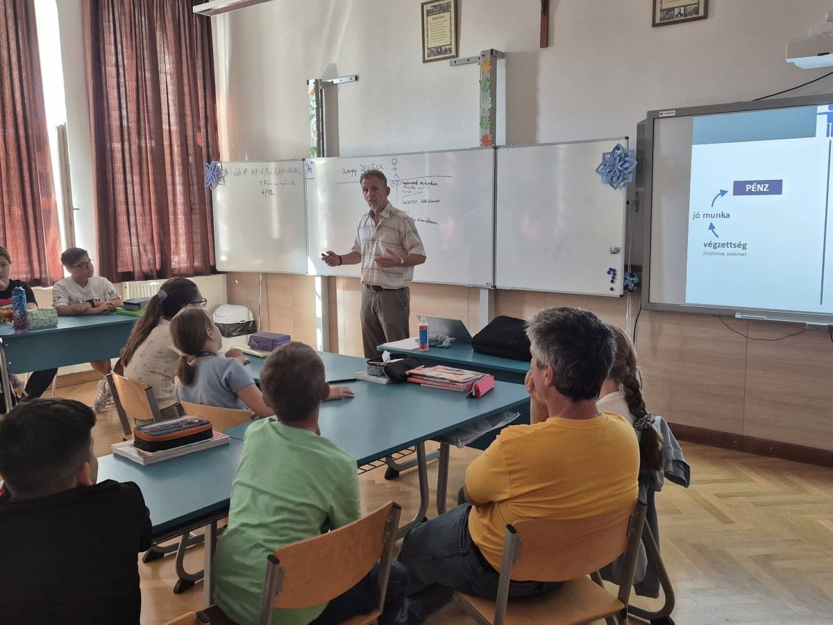 Nagy Péter megtartotta az idei tanév első családi életre nevelés óráit a felsősöknek!