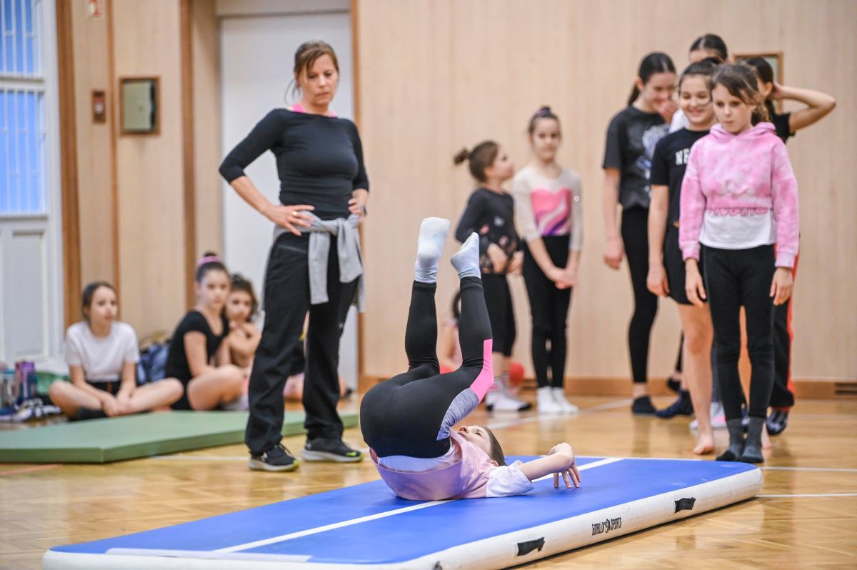 Sikeres szertorna toborzó a Szent József Katolikus Iskolában
