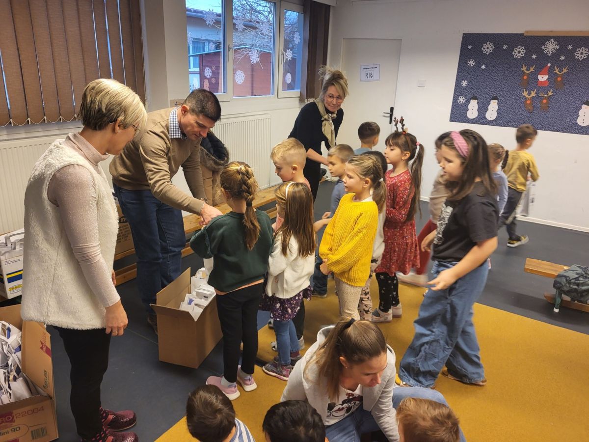 Szent József Iskolaközpont Karácsonyi Ajándékozás
