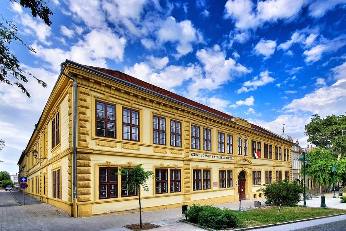 BEIRATKOZÁS ISKOLÁNKBA: 2026. ÁPRILIS 23-24